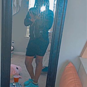 Meet your Posher, Fenique